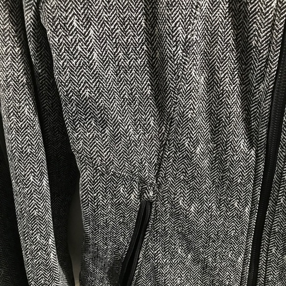 Northface herringbone jacket 🤍 - Picture 5 of 9